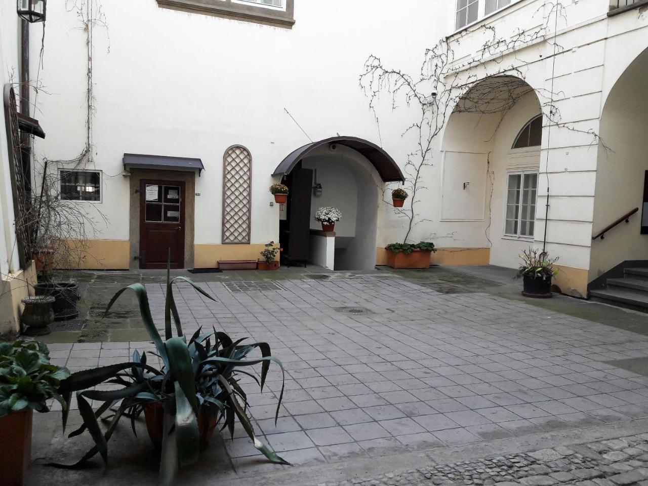 Loretanska * Prague